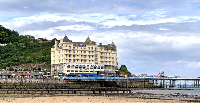 TINSEL & TURKEY BREAKS AT THE 4**** GRAND HOTEL LLANDUDNO