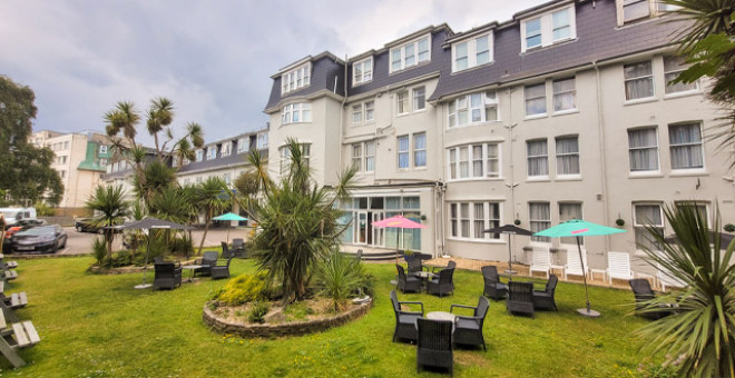 TINSEL & TURKEY BREAKS AT THE 4**** HEATHLANDS HOTEL BOURNMOUTH